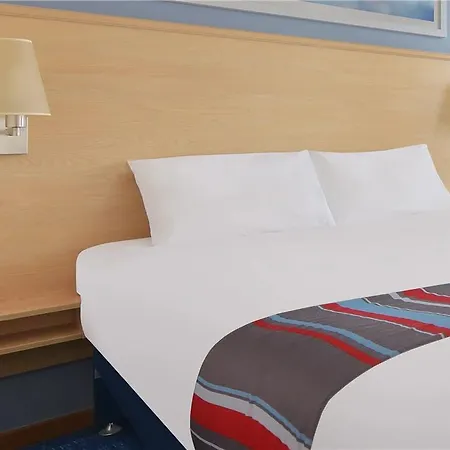 Отель Travelodge Carlisle M6